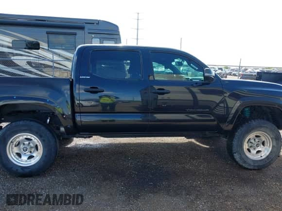 2016 Toyota Tacoma Limited with VIN 5TFGZ5AN6GX010304, listed as a IAAI auction lot 43110906 with 130,358 mi miles and . Bid and sale history available at DreamBid. Image 14.