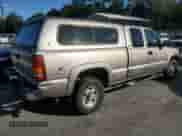 2002 Chevrolet Silverado 2500 LS z VIN 1GCGK29U32Z277170, wystawiony jako Copart lot #79872614 z przebiegiem Nie podano mil oraz Szkoda całkowita • Salvage title. Historia ofert i sprzedaży dostępna na DreamBid. Obrazek 3.