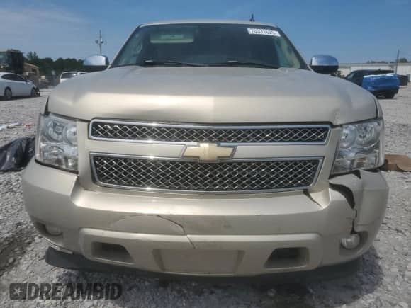 2008 Chevrolet Suburban LTZ z VIN 1GNFC16028R121772, wystawiony jako Copart lot #70331625 z przebiegiem 250 955 mil mil oraz Szkoda całkowita • Salvage title. Historia ofert i sprzedaży dostępna na DreamBid. Obrazek 5.