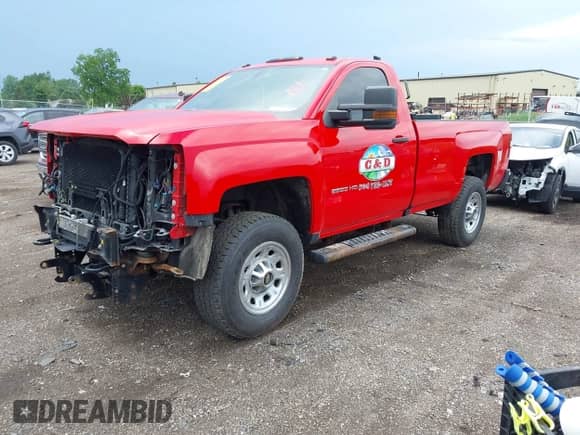 2018 Chevrolet Silverado 2500HD Work Truck z VIN 1GC0KUEG0JZ123978, wystawiony jako IAAI lot #42566894 z przebiegiem 95 533 mil mil oraz . Historia ofert i sprzedaży dostępna na DreamBid. Obrazek 2.