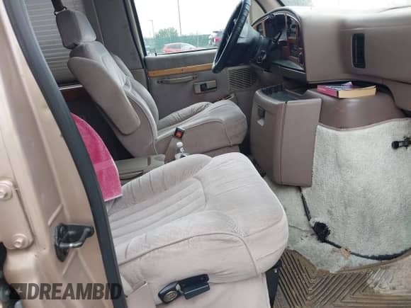 1996 Ford Econoline Cargo с VIN 1FDEE14H5THA03944, выставлен на аукционе IAAI как лот 42901512 с пробегом Не указан миль и . История ставок и продаж доступна на DreamBid. Изображение 5.