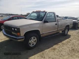 1988 Chevrolet Silverado 2500 с VIN 1GCFK24KXJE167188, выставлен на аукционе Copart как лот 47098455 с пробегом 350 419 миль миль и Списание • Salvage title. История ставок и продаж доступна на DreamBid. Изображение 1.