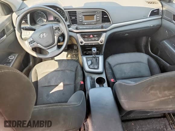 2018 Hyundai Elantra SE z VIN 5NPD74LF9JH355757, wystawiony jako Copart lot #70914605 z przebiegiem Nie podano mil oraz Czysty tytuł • Clean title. Historia ofert i sprzedaży dostępna na DreamBid. Obrazek 8.