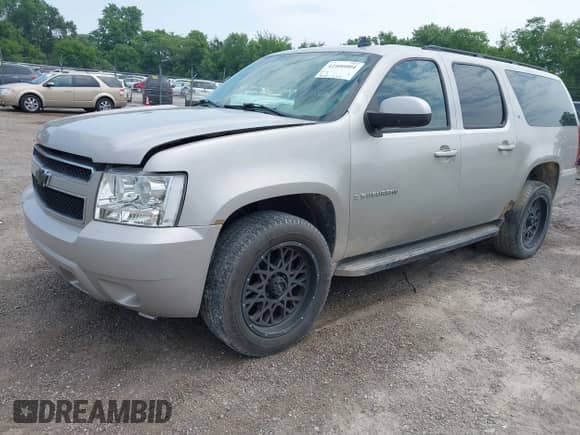 2007 Chevrolet Suburban LTZ z VIN 1GNFK16327J329256, wystawiony jako IAAI lot #42406004 z przebiegiem 281 627 mil mil oraz . Historia ofert i sprzedaży dostępna na DreamBid. Obrazek 18.