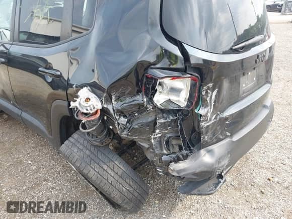 2017 Jeep Renegade Latitude с VIN ZACCJABB5HPE59867, выставлен на аукционе IAAI как лот 42884274 с пробегом 58 047 миль миль и . История ставок и продаж доступна на DreamBid. Изображение 6.
