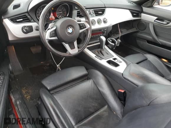 2009 BMW Z4 sDrive30i с VIN WBALM53549E161499, выставлен на аукционе Copart как лот 60113035 с пробегом 112 618 миль миль и Списание • Salvage title. История ставок и продаж доступна на DreamBid. Изображение 8.