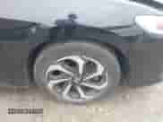 2017 Honda Accord LX-S z VIN 1HGCT1B42HA002057, wystawiony jako IAAI lot #43127551 z przebiegiem 136 020 mil mil oraz . Historia ofert i sprzedaży dostępna na DreamBid. Obrazek 19.