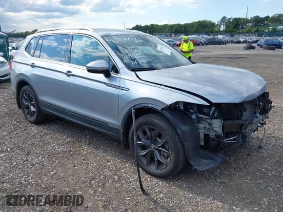 2024 Volkswagen Tiguan SE с VIN 3VV2B7AX3RM137808, выставлен на аукционе IAAI как лот 43074423 с пробегом 14 204 миль миль и . История ставок и продаж доступна на DreamBid. Изображение 1.