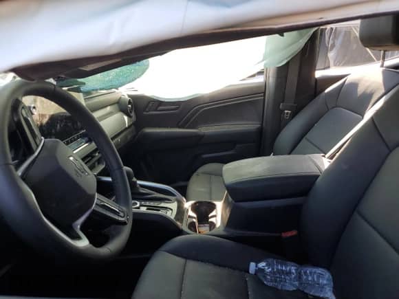 2025 Chevrolet Colorado 4WD Trail Boss с VIN 1GCPTEEK9S1173879, выставлен на аукционе Copart как лот 81004305 с пробегом 5 530 миль миль и Списание • Salvage title. История ставок и продаж доступна на DreamBid. Изображение 7.