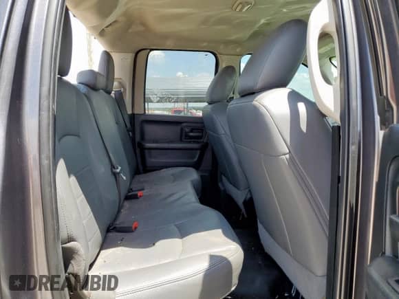 2018 Ram 1500 Express z VIN 1C6RR6FG3JS296648, wystawiony jako Copart lot #64999525 z przebiegiem Nie podano mil oraz Szkoda całkowita • Salvage title. Historia ofert i sprzedaży dostępna na DreamBid. Obrazek 10.