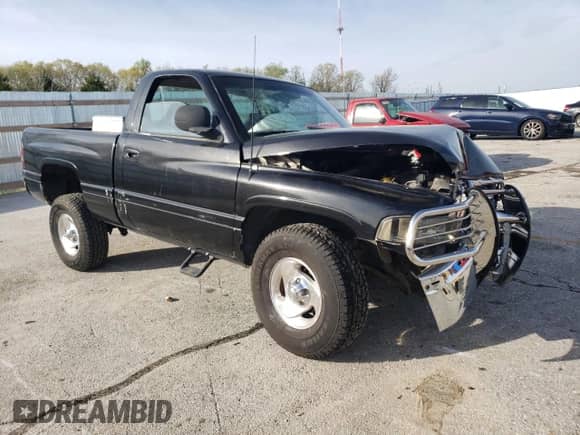 1998 Dodge 1500 z VIN 3B7HC16Y1WM205541, wystawiony jako Copart lot #62191735 z przebiegiem 113 610 mil mil oraz Nie do naprawy • Non repairable. Historia ofert i sprzedaży dostępna na DreamBid. Obrazek 4.