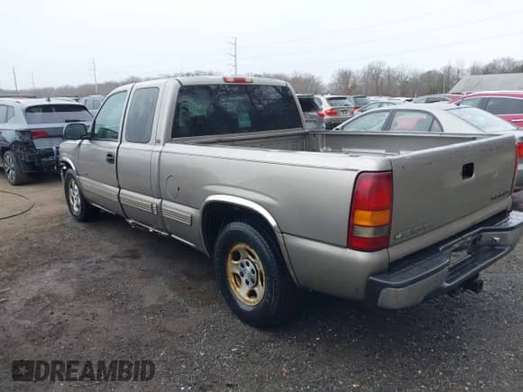 2000 Chevrolet Silverado 1500 LS with VIN 2GCEC19T1Y1380448, listed as a IAAI auction lot 41551018 with 236,697 mi miles and . Bid and sale history available at DreamBid. Image 3.
