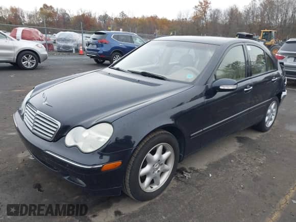 2004 Mercedes-Benz C 240 с VIN WDBRF61J94A550800, выставлен на аукционе IAAI как лот 37915634 с пробегом 115 016 миль миль и . История ставок и продаж доступна на DreamBid. Изображение 2.