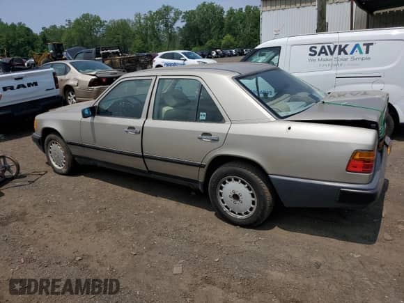 1989 Mercedes-Benz 300 E with VIN WDBEA30D8KA823147, listed as a Copart auction lot 60485455 with 126,614 mi miles and Salvage title. Bid and sale history available at DreamBid. Image 2.