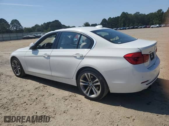 2018 BMW 3 Series 330i xDrive z VIN WBA8D9G55JNU68675, wystawiony jako Copart lot #80465075 z przebiegiem 43 127 mil mil oraz Szkoda całkowita • Salvage title. Historia ofert i sprzedaży dostępna na DreamBid. Obrazek 2.