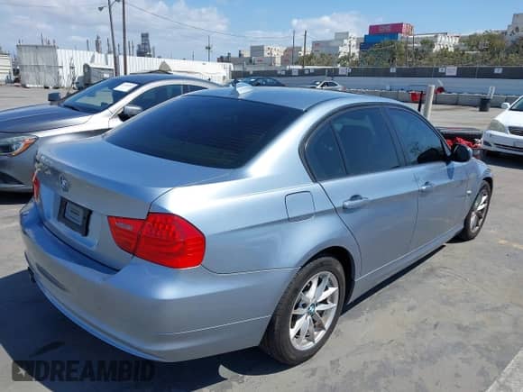 2010 BMW 3 Series 328i с VIN WBAPH5C53AA439424, выставлен на аукционе IAAI как лот 43101280 с пробегом 161 697 миль миль и . История ставок и продаж доступна на DreamBid. Изображение 4.