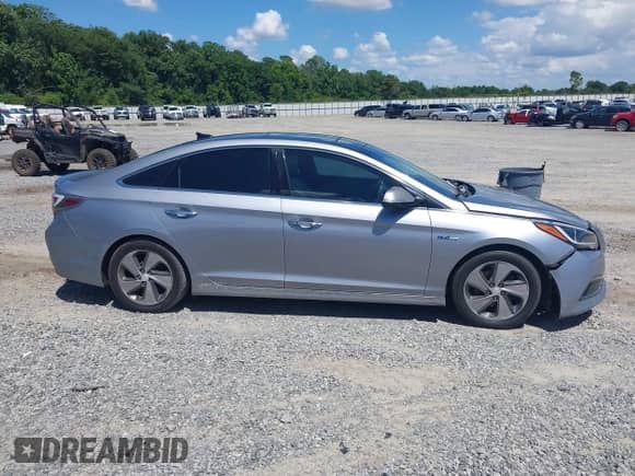2016 Hyundai Sonata Limited с VIN KMHE34L10GA008611, выставлен на аукционе IAAI как лот 42537235 с пробегом 226 767 миль миль и . История ставок и продаж доступна на DreamBid. Изображение 13.
