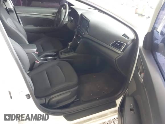 2017 Hyundai Elantra SE z VIN 5NPD84LF8HH144363, wystawiony jako IAAI lot #42429036 z przebiegiem 104 964 mil mil oraz . Historia ofert i sprzedaży dostępna na DreamBid. Obrazek 5.