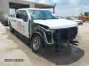 2018 Ford F-250 XL z VIN 1FT7W2A60JEB71072, wystawiony jako IAAI lot #42613228 z przebiegiem 134 180 mil mil oraz . Historia ofert i sprzedaży dostępna na DreamBid. Obrazek 1.