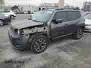 2017 Jeep Renegade Latitude z VIN ZACCJABB8HPF10438, wystawiony jako Copart lot #76149703 z przebiegiem 53 754 mil mil oraz Szkoda całkowita • Salvage title. Historia ofert i sprzedaży dostępna na DreamBid. Obrazek 1.