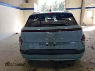 2024 Hyundai Kona SEL с VIN KM8HC3A62RU005782, выставлен на аукционе Copart как лот 76996344 с пробегом 2 974 миль миль и Списание • Salvage title. История ставок и продаж доступна на DreamBid. Изображение 6.