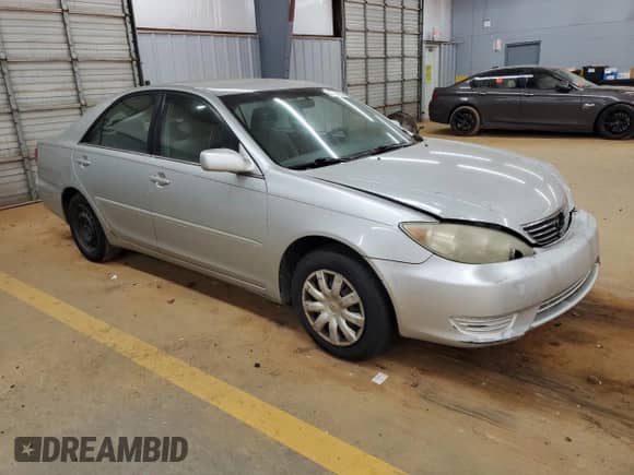 2005 Toyota Camry LE с VIN 4T1BE32K15U050668, выставлен на аукционе Copart как лот 82148195 с пробегом 442 458 миль миль и Списание • Salvage title. История ставок и продаж доступна на DreamBid. Изображение 4.