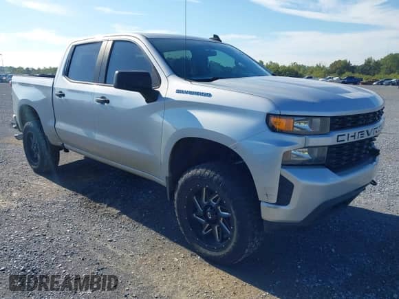 2020 Chevrolet Silverado 1500 Custom z VIN 3GCPWBEH7LG202518, wystawiony jako IAAI lot #43323804 z przebiegiem 144 041 mil mil oraz . Historia ofert i sprzedaży dostępna na DreamBid. Obrazek 1.