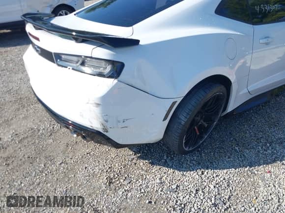 2018 Chevrolet Camaro 2SS с VIN 1G1FH1R73J0189018, выставлен на аукционе IAAI как лот 43313071 с пробегом 79 918 миль миль и . История ставок и продаж доступна на DreamBid. Изображение 17.