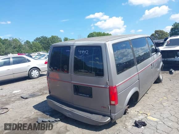 1993 Chevrolet Astro z VIN 1GNDM15Z7PB114442, wystawiony jako IAAI lot #42706646 z przebiegiem 161 692 mil mil oraz . Historia ofert i sprzedaży dostępna na DreamBid. Obrazek 4.