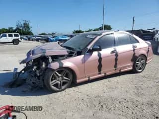 2009 Mercedes-Benz C 300 Sport z VIN WDDGF54X99F221923, wystawiony jako Copart lot #81938455 z przebiegiem 131 969 mil mil oraz Szkoda całkowita • Salvage title. Historia ofert i sprzedaży dostępna na DreamBid. Obrazek 1.
