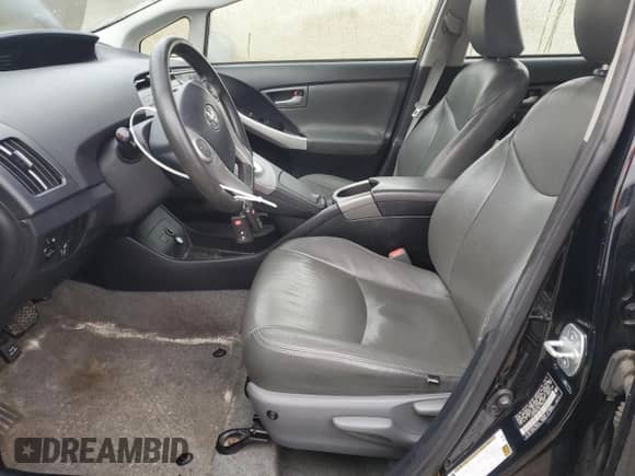 2014 Toyota Prius Two with VIN JTDKN3DUXE1742142, listed as a Copart auction lot 90444285 with 258,335 mi miles and Clean title. Bid and sale history available at DreamBid. Image 7.