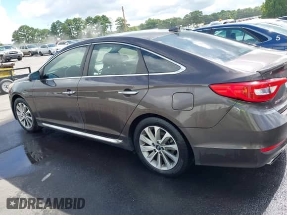 2015 Hyundai Sonata Limited with VIN 5NPE34AF0FH128984, listed as a IAAI auction lot 42991333 with 166,354 mi miles and . Bid and sale history available at DreamBid. Image 14.