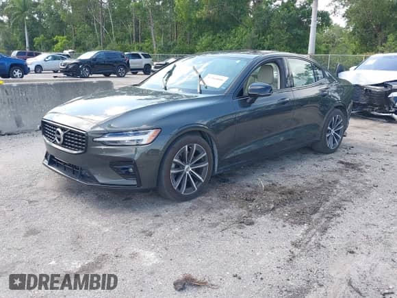 2022 Volvo S60 Momentum z VIN 7JRL12FZ1NG162991, wystawiony jako IAAI lot #42364000 z przebiegiem 69 626 mil mil oraz . Historia ofert i sprzedaży dostępna na DreamBid. Obrazek 17.