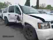 2007 Chevrolet Suburban LTZ z VIN 1GNFC16077R223342, wystawiony jako IAAI lot #42513496 z przebiegiem 256 637 mil mil oraz . Historia ofert i sprzedaży dostępna na DreamBid. Obrazek 6.