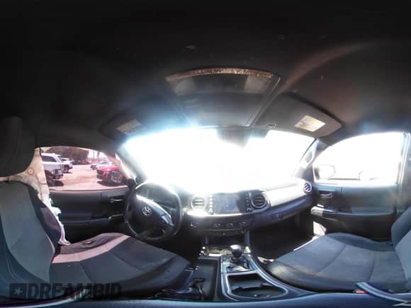 2020 Toyota Tacoma SR5 z VIN 3TMBZ5DN3LM025980, wystawiony jako IAAI lot #42215140 z przebiegiem 67 414 mil mil oraz . Historia ofert i sprzedaży dostępna na DreamBid. Obrazek 18.