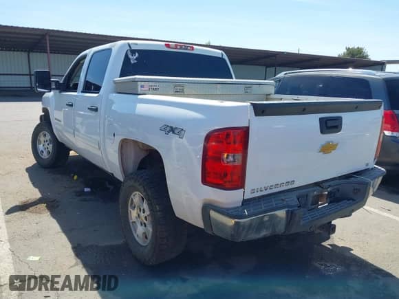 2013 Chevrolet Silverado 1500 LT z VIN 3GCPKSE73DG330355, wystawiony jako IAAI lot #42241946 z przebiegiem Nie podano mil oraz . Historia ofert i sprzedaży dostępna na DreamBid. Obrazek 3.