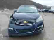 2015 Chevrolet Traverse LT z VIN 1GNKVGKD7FJ329131, wystawiony jako IAAI lot #41912542 z przebiegiem 173 821 mil mil oraz . Historia ofert i sprzedaży dostępna na DreamBid. Obrazek 12.