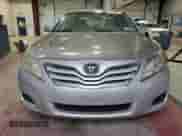 2011 Toyota Camry LE z VIN 4T1BF3EK9BU143247, wystawiony jako Copart lot #87411305 z przebiegiem 87 309 mil mil oraz Szkoda całkowita • Salvage title. Historia ofert i sprzedaży dostępna na DreamBid. Obrazek 5.