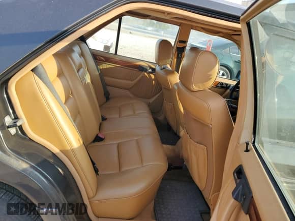 1992 Mercedes-Benz 300 with VIN WDBED30E9NB632464, listed as a Copart auction lot 86144335 with 93,271 mi miles and Clean title. Bid and sale history available at DreamBid. Image 10.