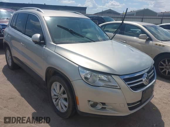 2011 Volkswagen Tiguan S with VIN WVGAV7AX1BW555710, listed as a IAAI auction lot 43025250 with 174,370 mi miles and . Bid and sale history available at DreamBid. Image 1.