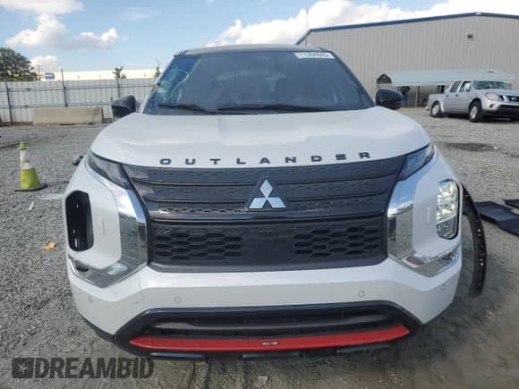 2023 Mitsubishi Outlander SE with VIN JA4J4UA89PZ033342, listed as a Copart auction lot 71394845 with 40,077 mi miles and Clean title. Bid and sale history available at DreamBid. Image 5.