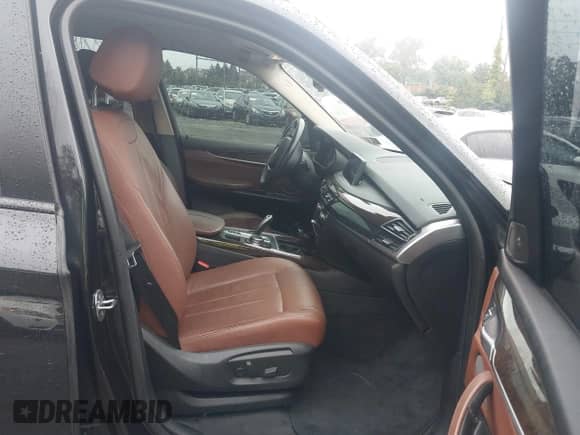 2016 BMW X5 xDrive35i z VIN 5UXKR0C59G0S93430, wystawiony jako IAAI lot #43302251 z przebiegiem 131 493 mil mil oraz . Historia ofert i sprzedaży dostępna na DreamBid. Obrazek 5.