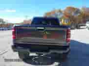 2019 Ram 1500 Limited z VIN 1C6SRFHT4KN588563, wystawiony jako IAAI lot #43503144 z przebiegiem 54 603 mil mil oraz . Historia ofert i sprzedaży dostępna na DreamBid. Obrazek 16.