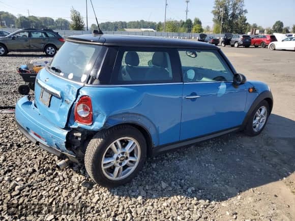 2013 MINI Hardtop with VIN WMWSU3C59DT678236, listed as a Copart auction lot 81742935 with 124,785 mi miles and Salvage title. Bid and sale history available at DreamBid. Image 3.