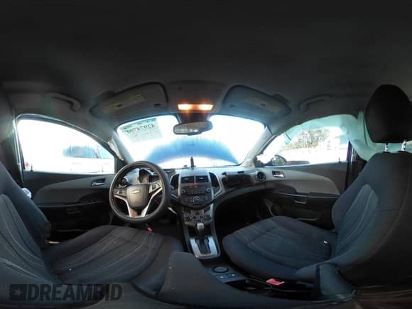 2013 Chevrolet Sonic LT z VIN 1G1JC5SB0D4176920, wystawiony jako IAAI lot #42974790 z przebiegiem 134 904 mil mil oraz . Historia ofert i sprzedaży dostępna na DreamBid. Obrazek 19.