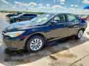 2017 Toyota Camry XLE z VIN 4T1BF1FK6HU769821, wystawiony jako Copart lot #69272995 z przebiegiem 121 113 mil mil oraz Czysty tytuł • Clean title. Historia ofert i sprzedaży dostępna na DreamBid. Obrazek 1.