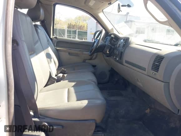 2013 Chevrolet Silverado 2500HD Work Truck z VIN 1GC2KVCG4DZ373875, wystawiony jako IAAI lot #43558195 z przebiegiem 172 584 mil mil oraz . Historia ofert i sprzedaży dostępna na DreamBid. Obrazek 5.