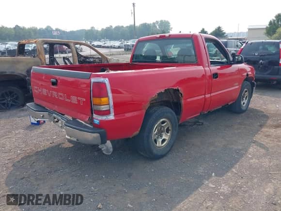 2000 Chevrolet Silverado 1500 LS with VIN 1GCEC14W0YZ292676, listed as a IAAI auction lot 42950714 with 149,605 mi miles and . Bid and sale history available at DreamBid. Image 4.