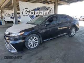 2022 Toyota Camry LE с VIN 4T1C11AK4NU622483, выставлен на аукционе Copart как лот 70808265 с пробегом 188 693 миль миль и Чистый • Clean title. История ставок и продаж доступна на DreamBid. Изображение 1.