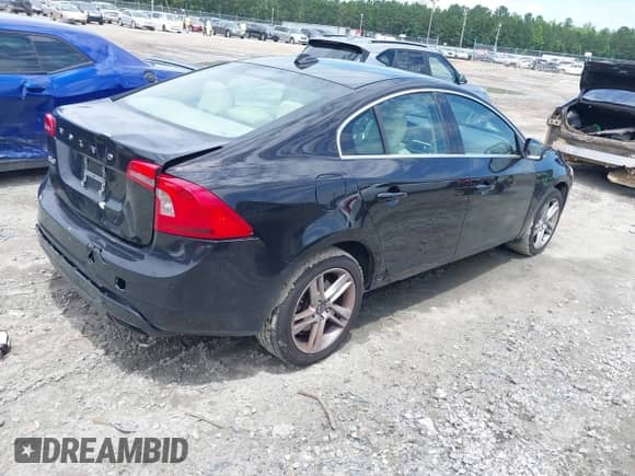 2015 Volvo S60 T5 Premier с VIN YV1612TK4F1353628, выставлен на аукционе IAAI как лот 42437664 с пробегом 184 076 миль миль и . История ставок и продаж доступна на DreamBid. Изображение 4.